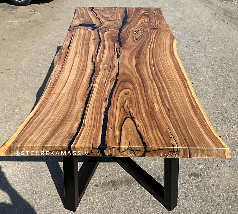 Обеденный стол из массива дерева в стиле loft